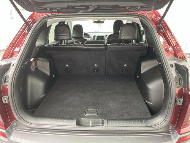 Photo of 2019 Velvet Red Pearlcoat Jeep Cherokee