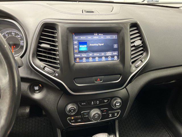 Photo of 2019 Velvet Red Pearlcoat Jeep Cherokee
