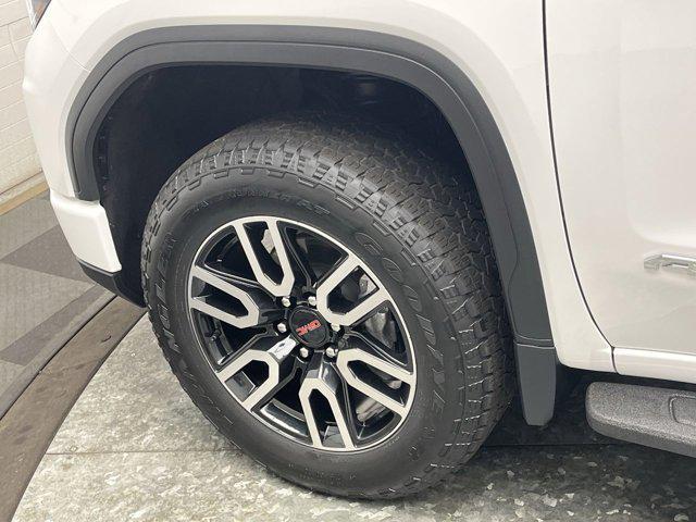 Photo of 2024 Summit White GMC Sierra 1500