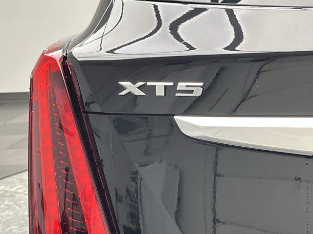 Photo of 2020 Stellar Black Metallic Cadillac XT5