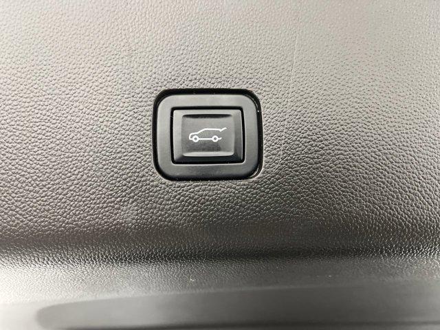 Photo of 2023 Summit White Chevrolet Traverse