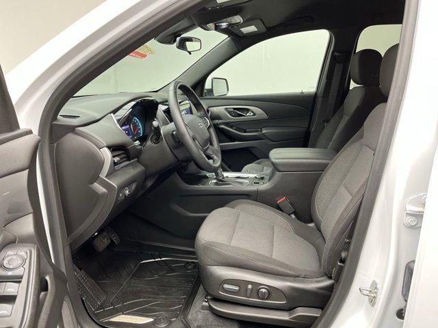 Photo of 2023 Summit White Chevrolet Traverse