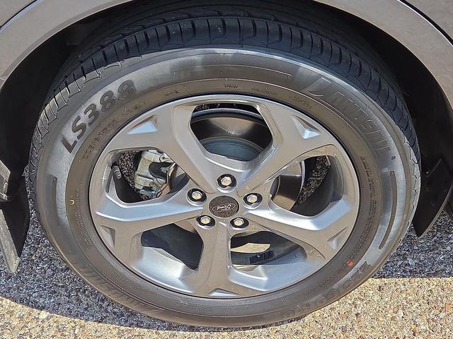 Photo of 2023 Gray Metallic Ford Escape