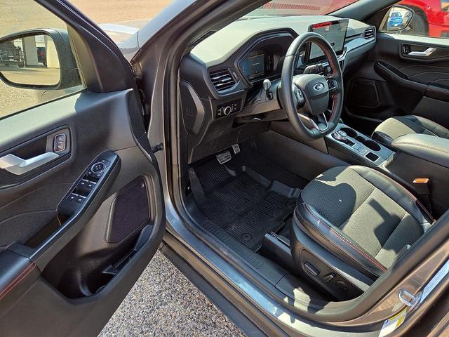 Photo of 2023 Gray Metallic Ford Escape