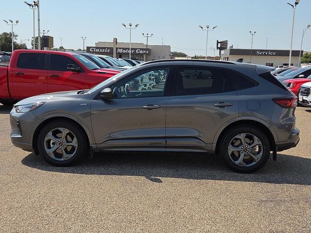 Photo of 2023 Gray Metallic Ford Escape