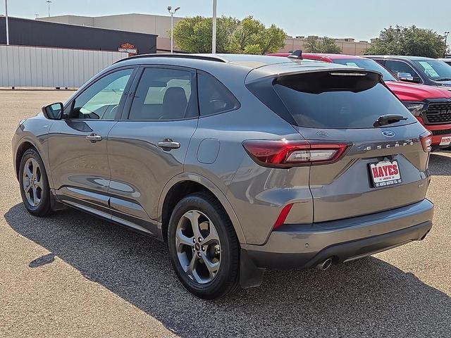 Photo of 2023 Gray Metallic Ford Escape