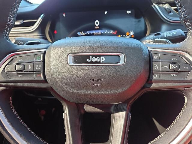 Photo of 2024 Bright White Clearcoat Jeep Grand Cherokee
