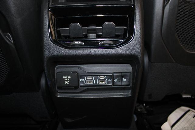 Photo of 2023 Bright White Clearcoat Jeep Grand Cherokee
