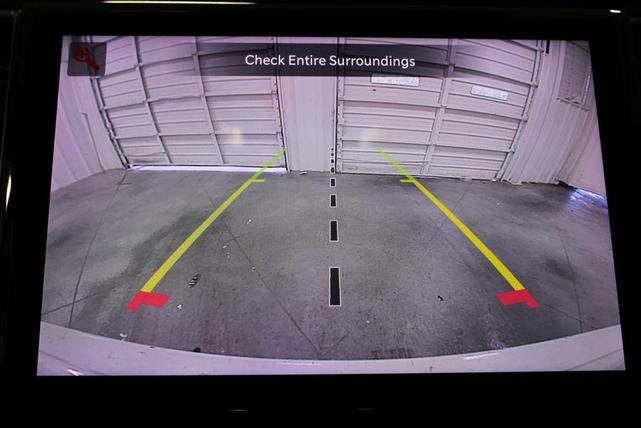 Photo of 2023 Bright White Clearcoat Jeep Grand Cherokee
