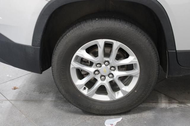 Photo of 2021 Silver Ice Metallic Chevrolet Traverse