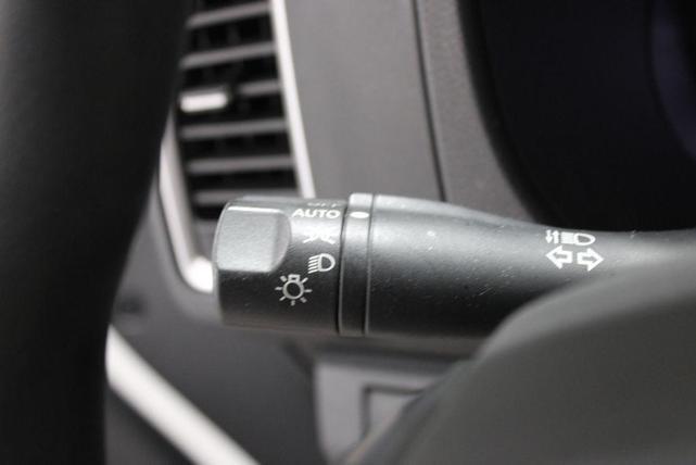 Photo of 2023 Glacier White Nissan Frontier