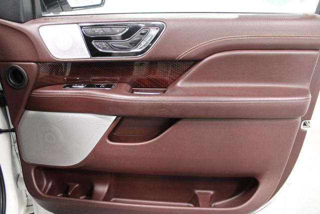 Photo of 2021 Pristine White Lincoln Navigator