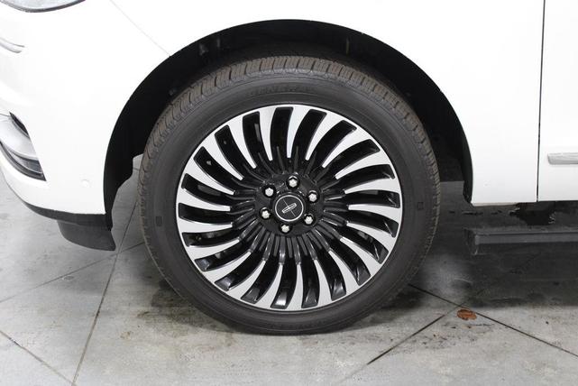 Photo of 2021 Pristine White Lincoln Navigator