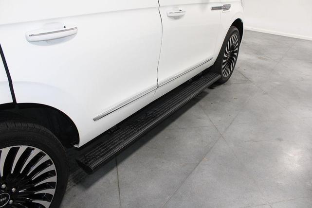 Photo of 2021 Pristine White Lincoln Navigator