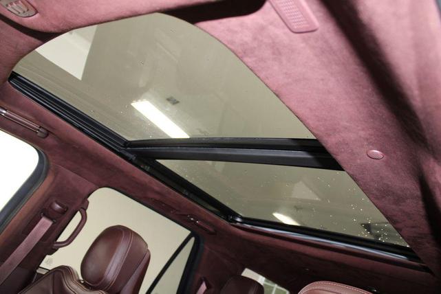 Photo of 2021 Pristine White Lincoln Navigator