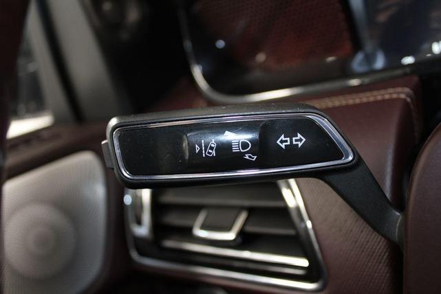 Photo of 2021 Pristine White Lincoln Navigator