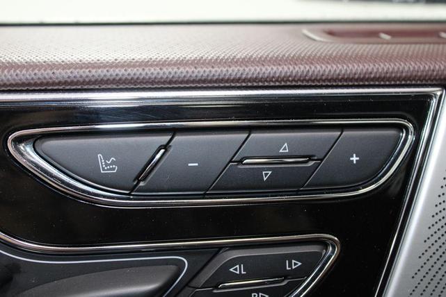Photo of 2021 Pristine White Lincoln Navigator
