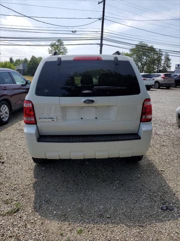 Photo of 2012 White Ford Escape