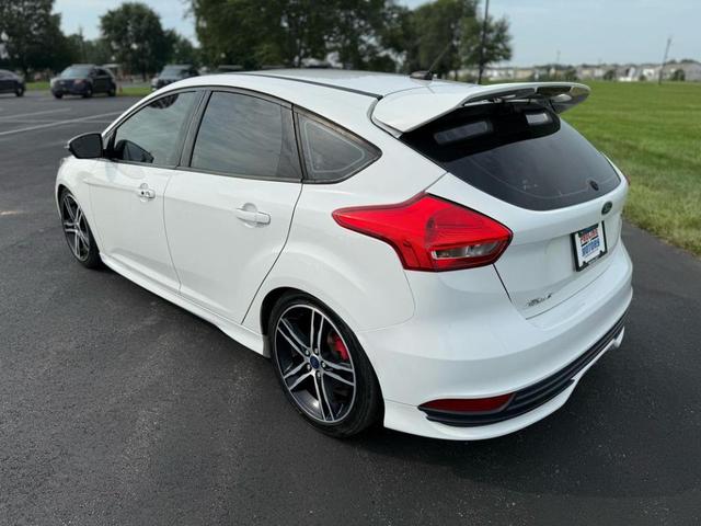 Photo of 2016 White Ford Focus ST