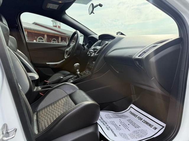 Photo of 2016 White Ford Focus ST