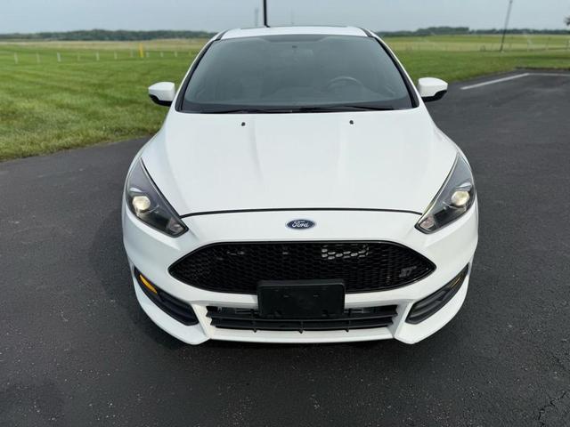 Photo of 2016 White Ford Focus ST