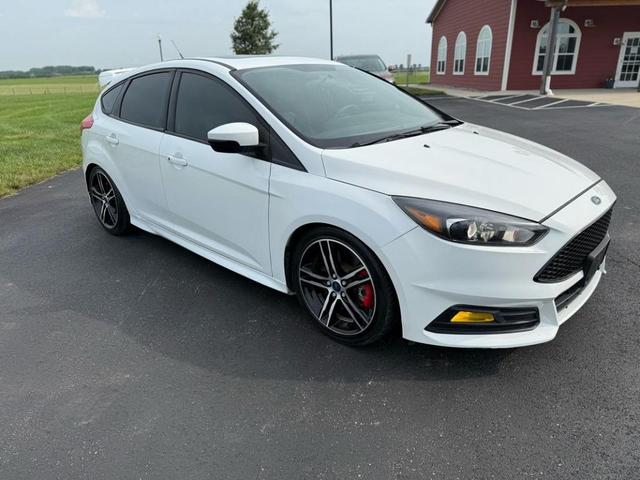 Photo of 2016 White Ford Focus ST