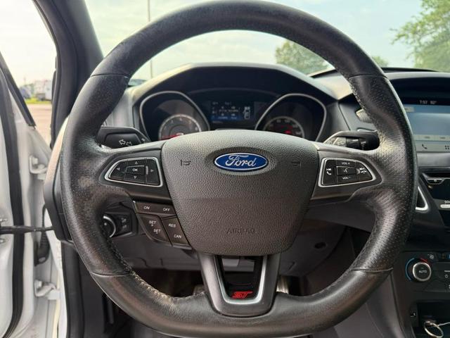 Photo of 2016 White Ford Focus ST