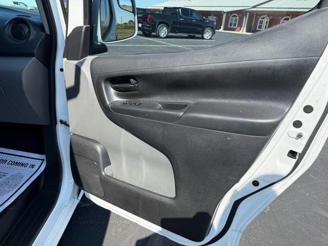 Photo of 2020 Cloud White Nissan NV200