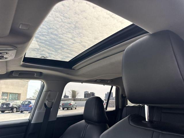 Photo of 2021 Midnight Black Metallic Toyota Highlander