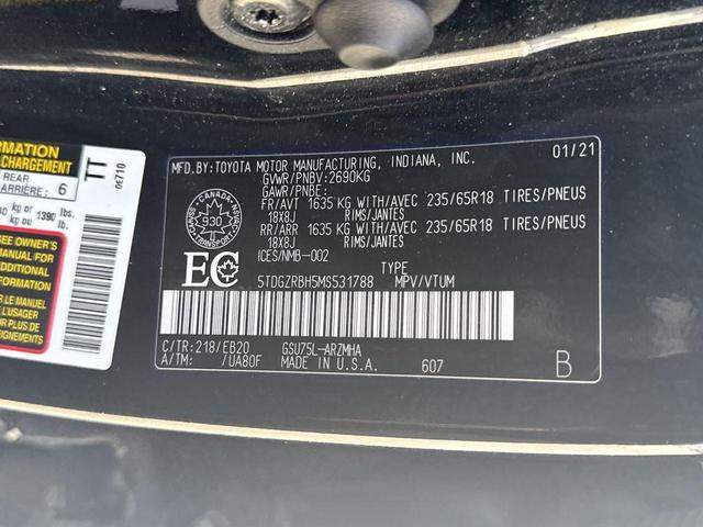 Photo of 2021 Midnight Black Metallic Toyota Highlander