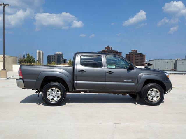 Photo of 2015 Magnetic Gray Metallic Toyota Tacoma