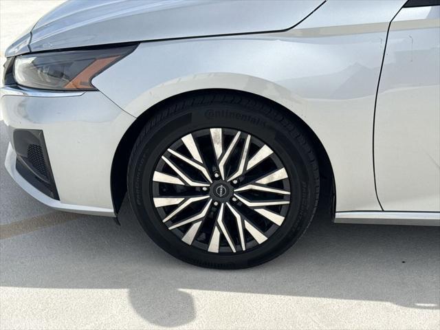 Photo of 2023 Brilliant Silver Metallic Nissan Altima