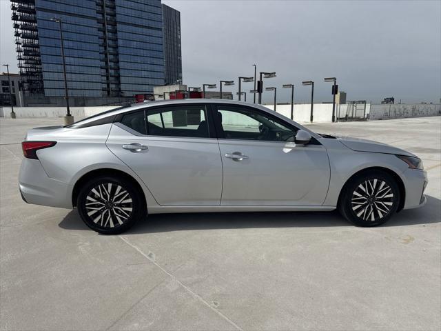 Photo of 2023 Brilliant Silver Metallic Nissan Altima