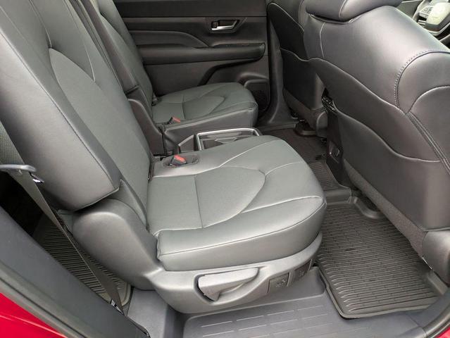 Photo of 2025 Ruby Flare Pearl Toyota Grand Highlander