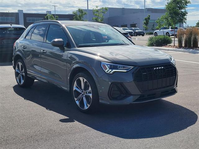 Photo of 2022 Chronos Gray Metallic Audi Q3