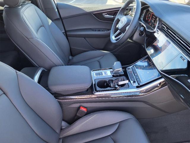 Photo of 2025 Mythos Black Metallic Audi Q7