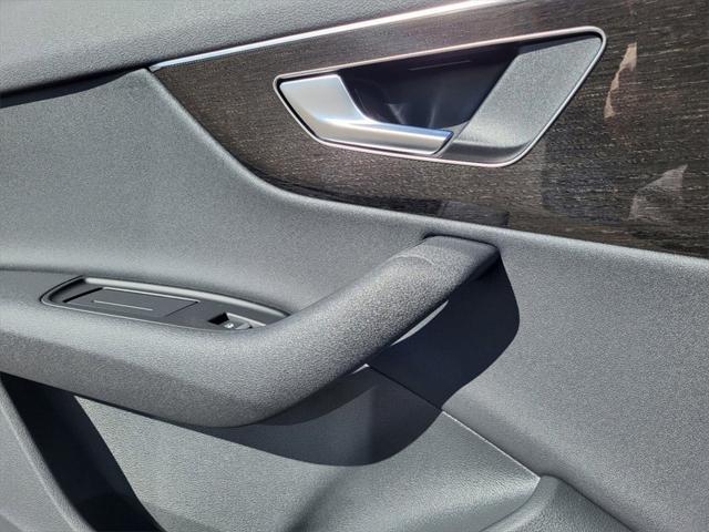 Photo of 2025 Mythos Black Metallic Audi Q7