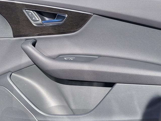 Photo of 2025 Mythos Black Metallic Audi Q7