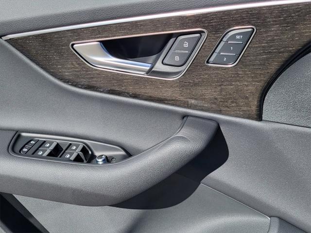 Photo of 2025 Mythos Black Metallic Audi Q7