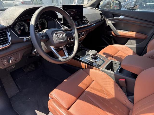Photo of 2022 Daytona Gray Pearl Effect Audi Q5