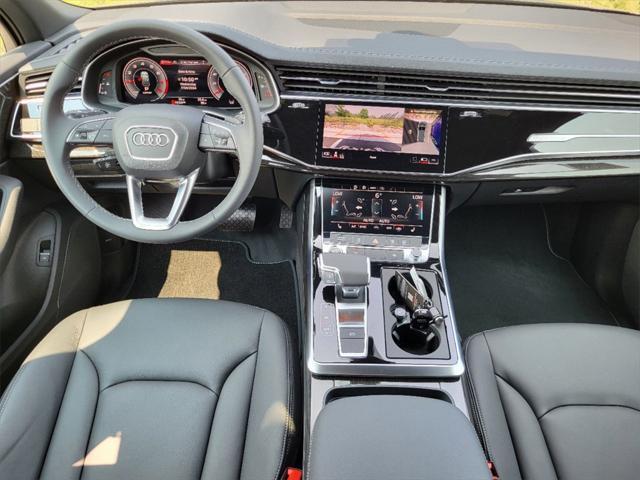 Photo of 2025 Mythos Black Metallic Audi Q7