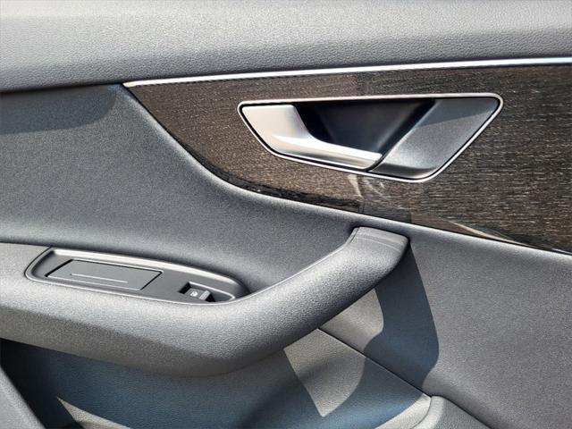 Photo of 2025 Mythos Black Metallic Audi Q7