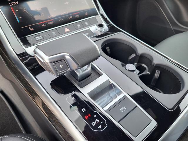 Photo of 2025 Mythos Black Metallic Audi Q7