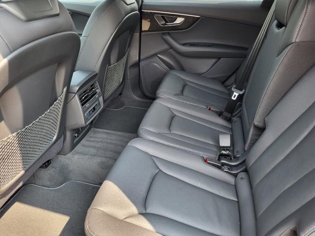Photo of 2025 Mythos Black Metallic Audi Q7