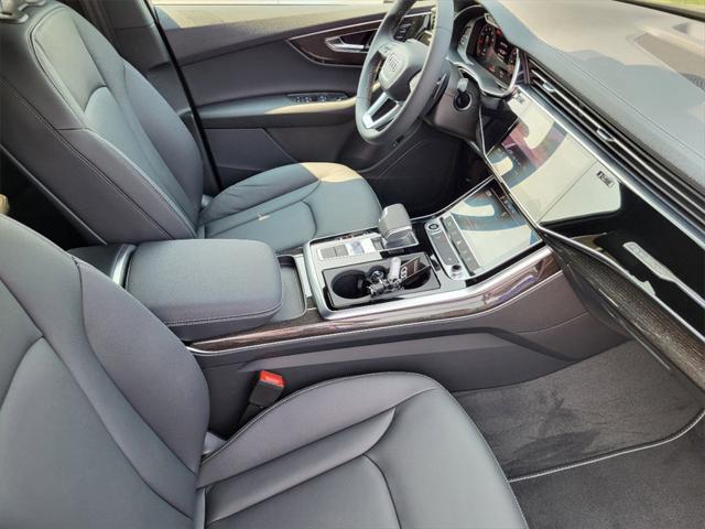 Photo of 2025 Mythos Black Metallic Audi Q7