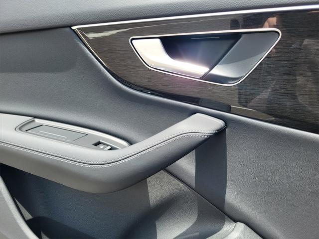 Photo of 2025 Samurai Gray Metallic Audi Q7