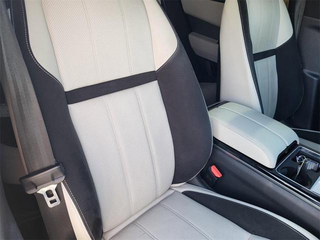Photo of 2018 White Land Rover Range Rover Velar