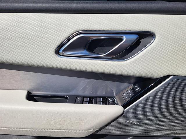 Photo of 2018 White Land Rover Range Rover Velar