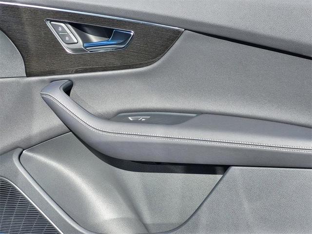 Photo of 2025 Mythos Black Metallic Audi Q7