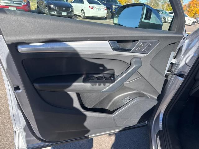 Photo of 2025 Florett Silver Metallic Audi Q5